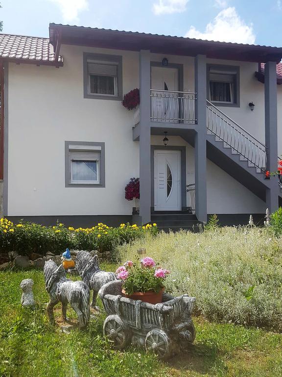 Guesthouse Samolov Vrhovine 外观 照片
