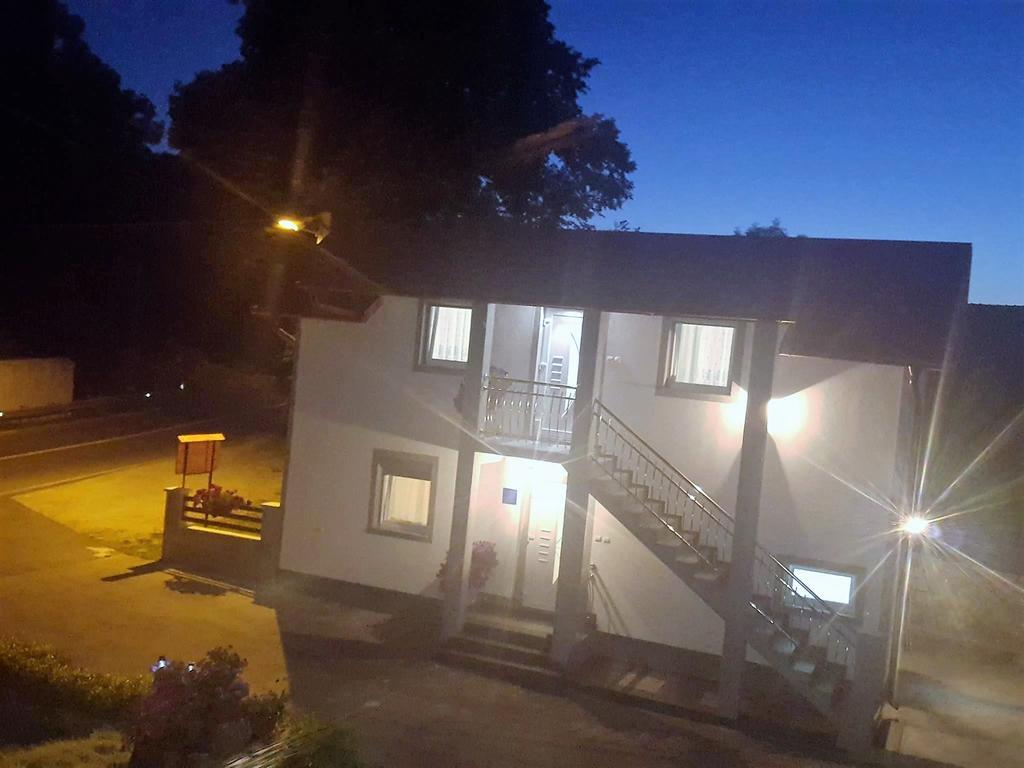 Guesthouse Samolov Vrhovine 外观 照片