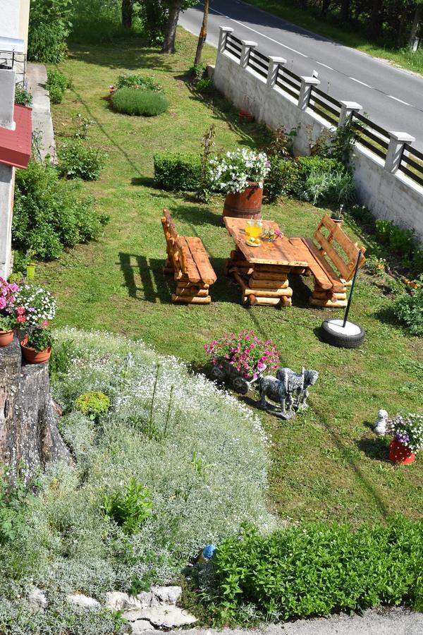 Guesthouse Samolov Vrhovine 外观 照片