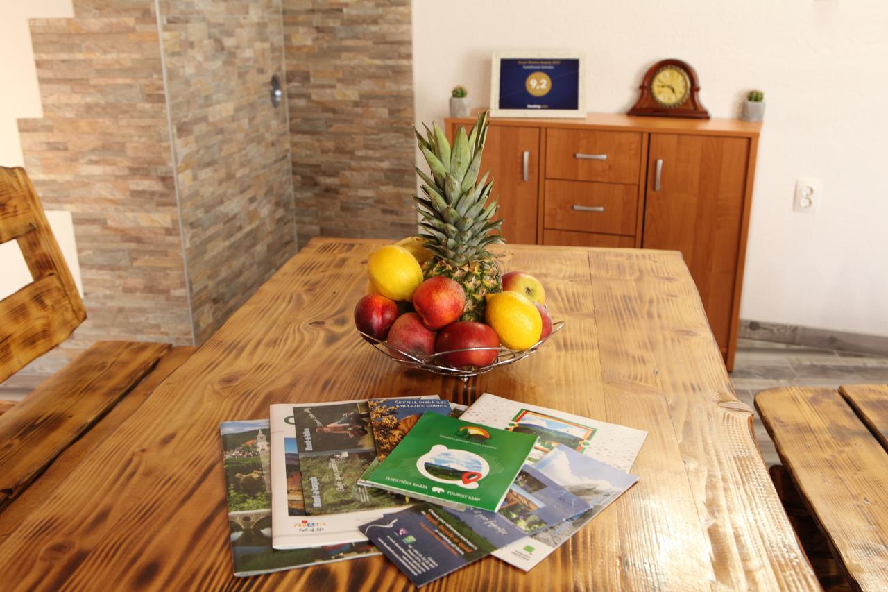 Guesthouse Samolov Vrhovine 外观 照片
