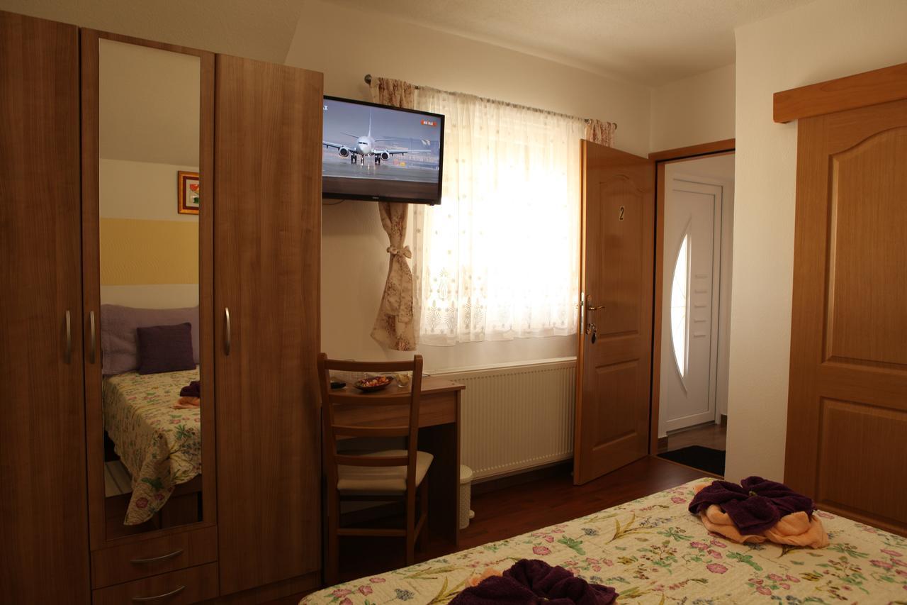 Guesthouse Samolov Vrhovine 外观 照片